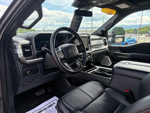 Used 2025 Ford F250 Platinum AWD/4WD image 3