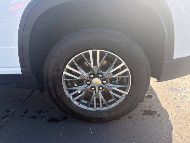 Certified 2025 Chevrolet Traverse LT FWD image 9