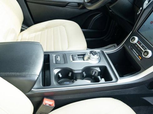 Used 2022 Ford Edge SE image 43