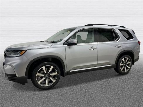 New 2025 Honda Pilot Touring image 2