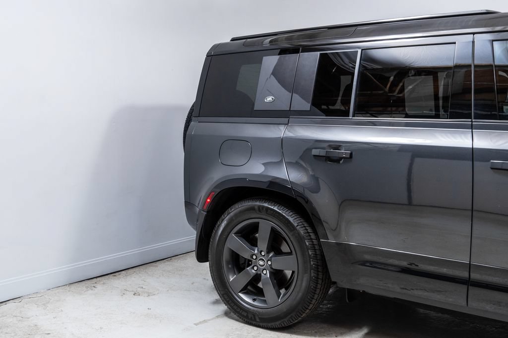 Used 2023 Land Rover Defender 110 V8 AWD/4WD image 11
