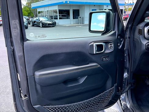 Used 2020 Jeep Wrangler Unlimited Sahara AWD/4WD image 19