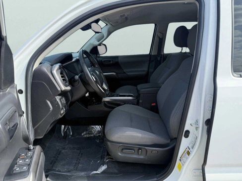 Used 2022 Toyota Tacoma SR5 image 14