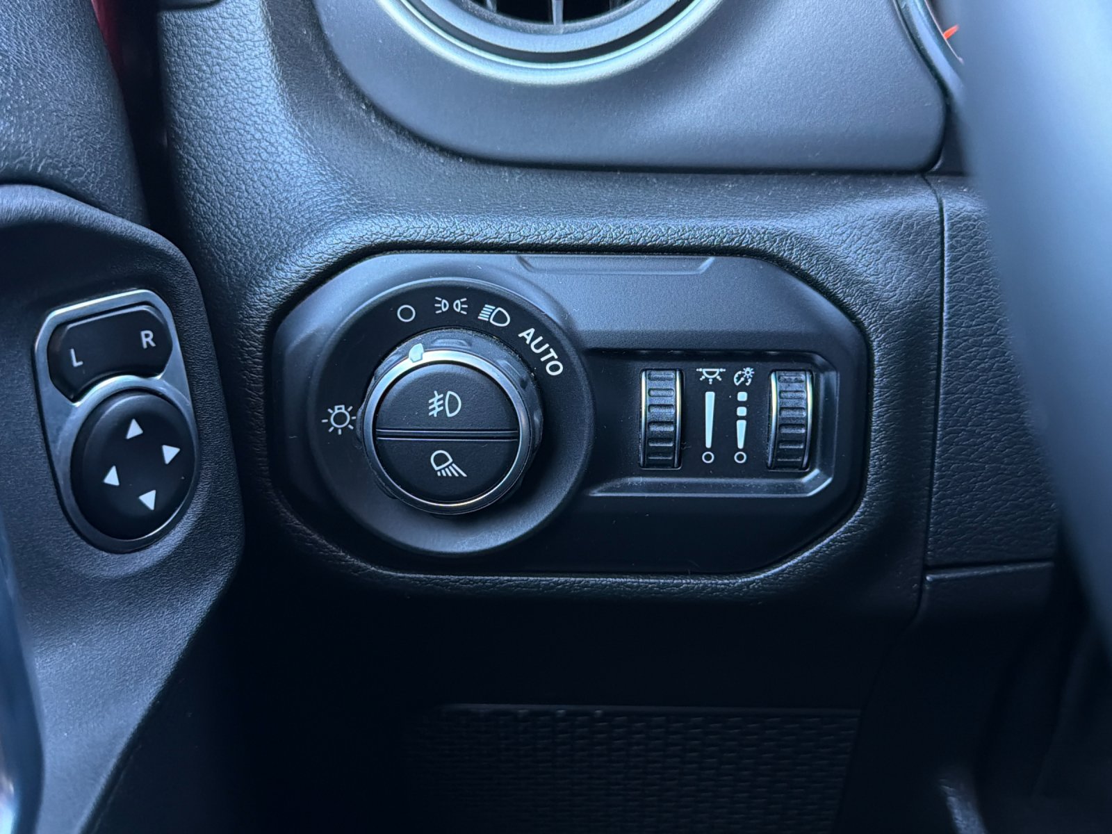 Used 2021 Jeep Gladiator Sport AWD/4WD image 26