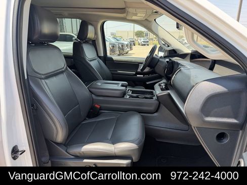 Used 2025 Ford Expedition Active AWD/4WD image 35