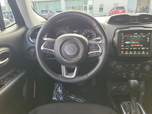 Used 2023 Jeep Renegade Latitude w/ Premium Group AWD/4WD image 10