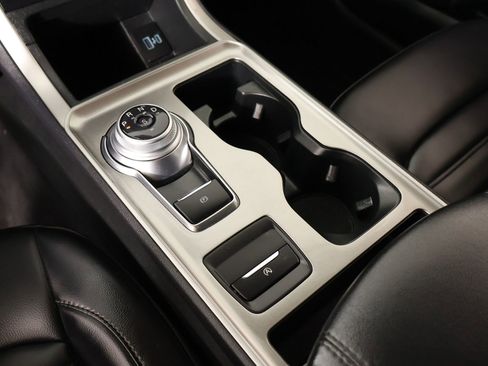 Used 2024 Ford Edge SEL image 8