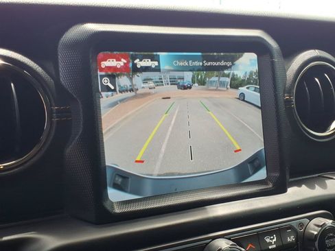 Used 2021 Jeep Gladiator Overland AWD/4WD image 4