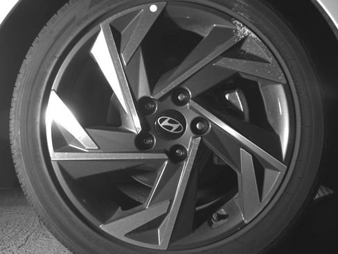 Used 2025 Hyundai Elantra SEL FWD image 13