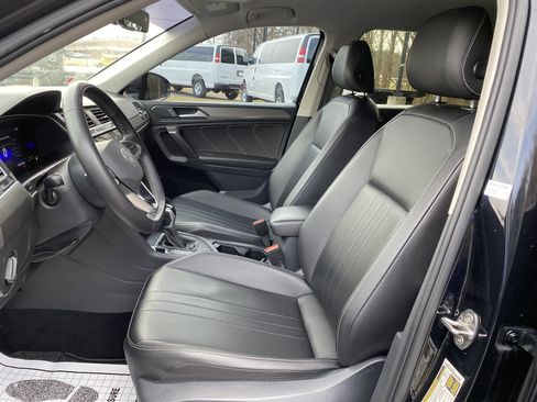 Used 2022 Volkswagen Tiguan SE image 16