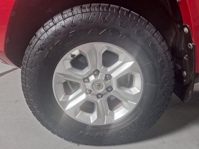 Used 2018 Toyota 4Runner SR5 AWD/4WD image 10