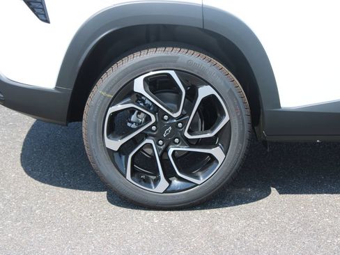 New 2026 Chevrolet Trax RS w/ Sunroof Package FWD image 13