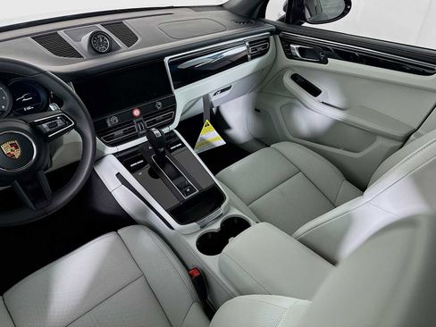 New 2026 Porsche Macan image 26