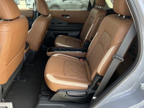 New 2026 Nissan Pathfinder Platinum FWD image 15