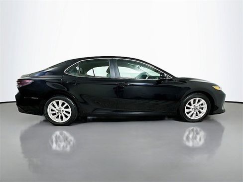 Used 2024 Toyota Camry LE image 8