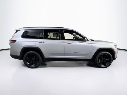 Used 2023 Jeep Grand Cherokee L Laredo AWD/4WD image 4