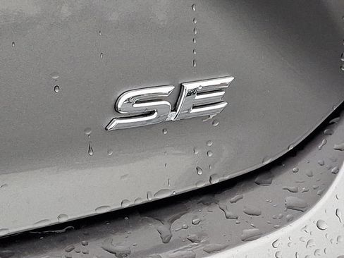 Used 2025 Toyota Camry SE image 34