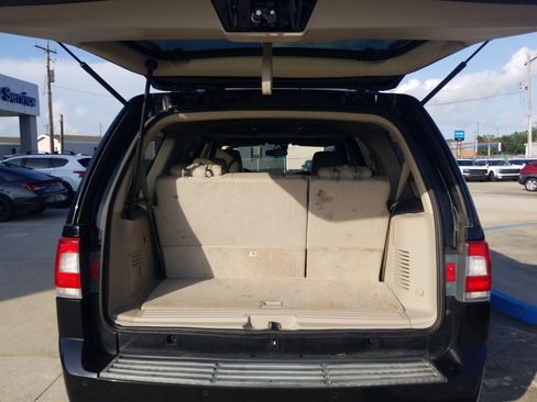 Used 2017 Lincoln Navigator Select RWD image 13