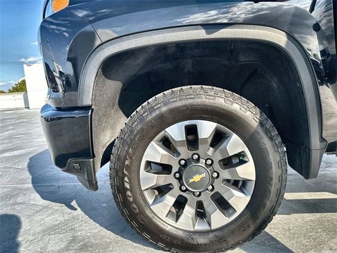 Used 2022 Chevrolet Silverado 2500 Custom w/ Custom Value Package image 19
