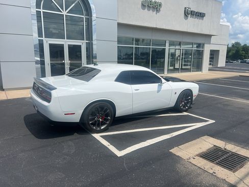Used 2021 Dodge Challenger R/T Scat Pack RWD image 9
