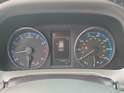 Used 2018 Toyota RAV4 XLE FWD image 20
