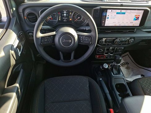 Used 2026 Jeep Gladiator Mojave AWD/4WD image 12