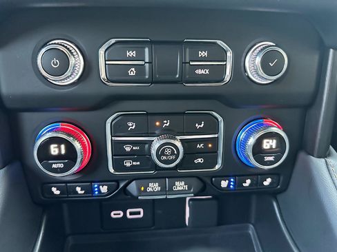 Used 2024 GMC Yukon AT4 w/ Technology Package AWD/4WD image 58