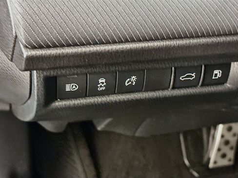 Used 2025 Toyota Camry SE FWD image 17