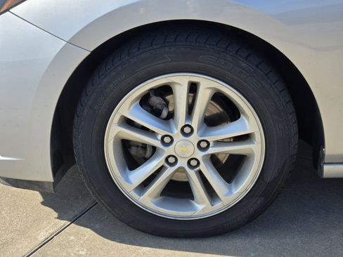 Used 2017 Chevrolet Cruze LT image 14