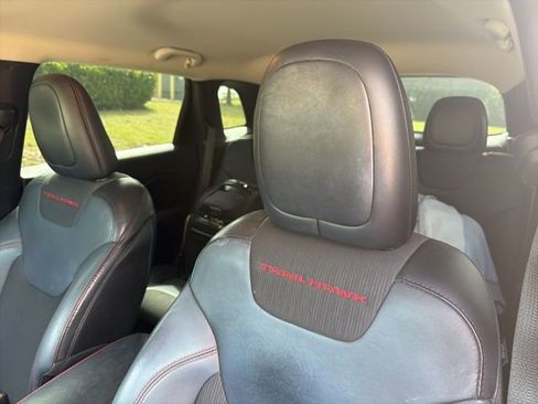 Used 2015 Jeep Cherokee Trailhawk w/ Cold Weather Group image 11