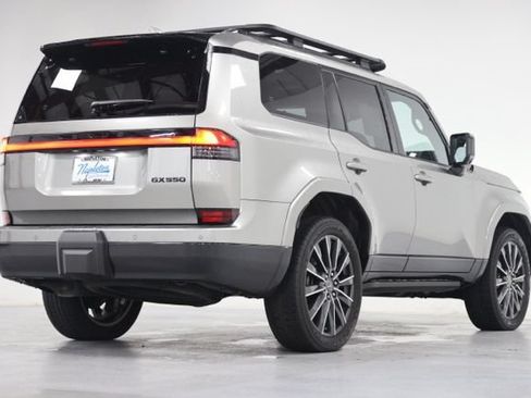 Used 2024 Lexus GX 550 w/ Cold Area Package AWD/4WD image 16