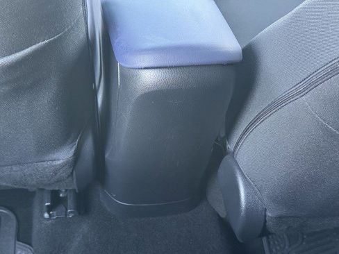 Used 2022 Toyota C-HR XLE image 27