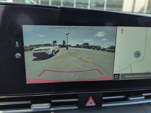 Used 2025 Hyundai Elantra SEL FWD image 21