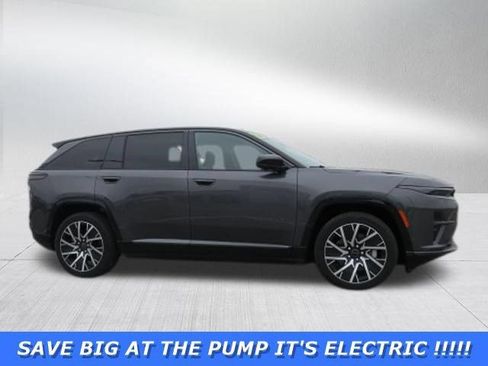 Used 2025 Jeep Wagoneer S Limited AWD/4WD image 2