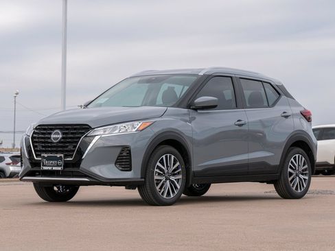 Used 2024 Nissan Kicks SV FWD image 4