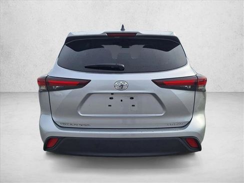 Certified 2024 Toyota Highlander LE image 6