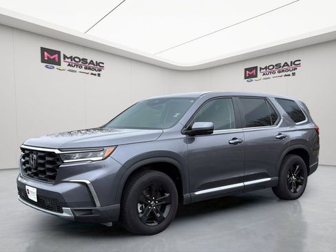 Used 2025 Honda Pilot EX-L image 3