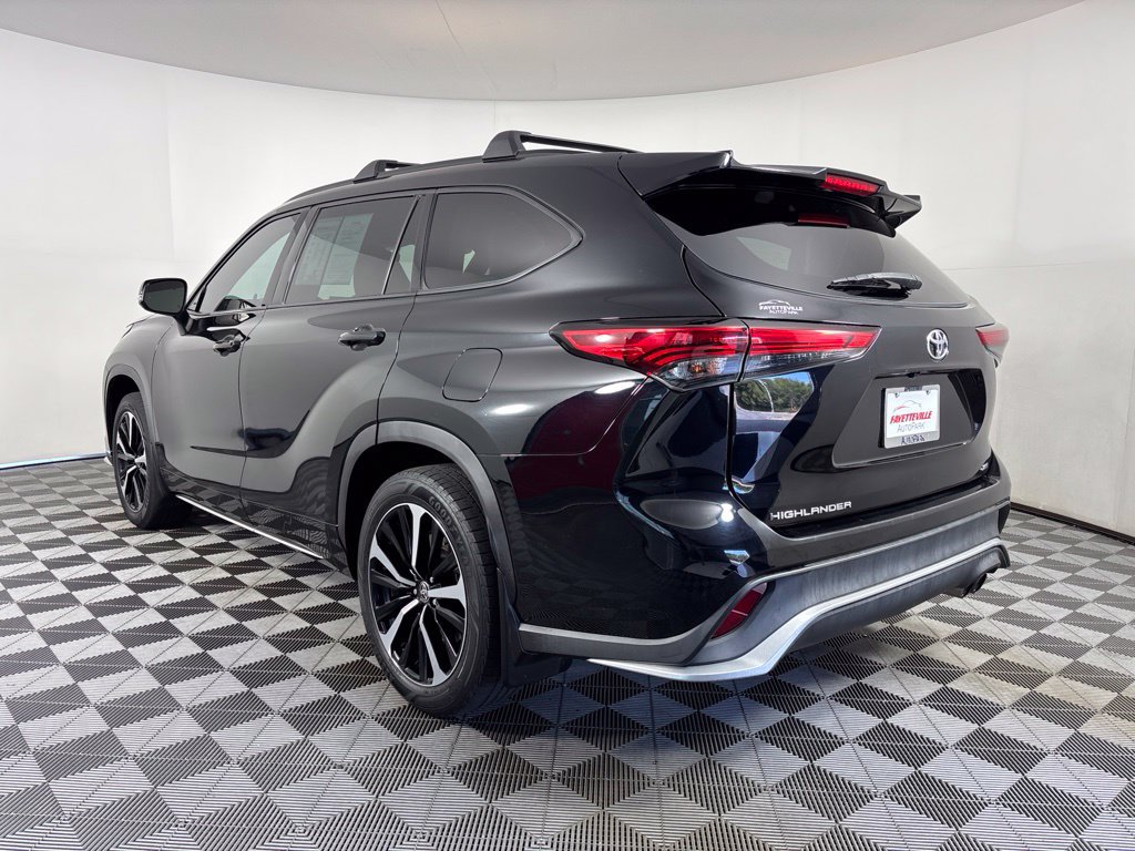 Used 2021 Toyota Highlander XSE FWD image 9