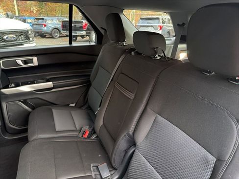 Used 2022 Ford Explorer XLT image 31