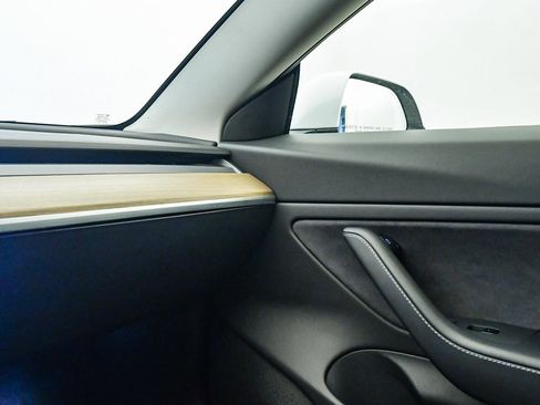 Used 2021 Tesla Model 3 Performance image 29