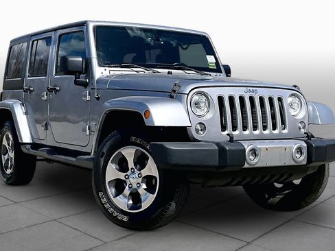 Used 2018 Jeep Wrangler Unlimited Sahara w/ Connectivity Group AWD/4WD image 3
