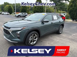 Used 2025 Chevrolet Trax LT w/ Driver Confidence Package FWD video 1
