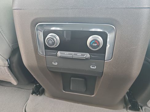 Used 2023 GMC Yukon XL SLT image 12