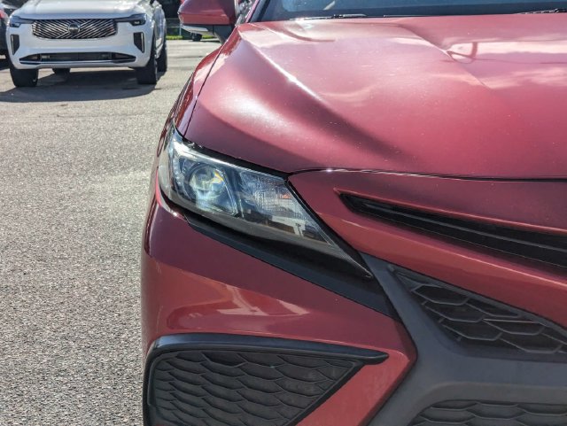 Used 2021 Toyota Camry SE w/ Convenience Package FWD image 13