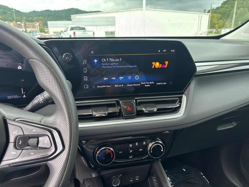 Used 2025 Chevrolet TrailBlazer LT AWD/4WD image 14