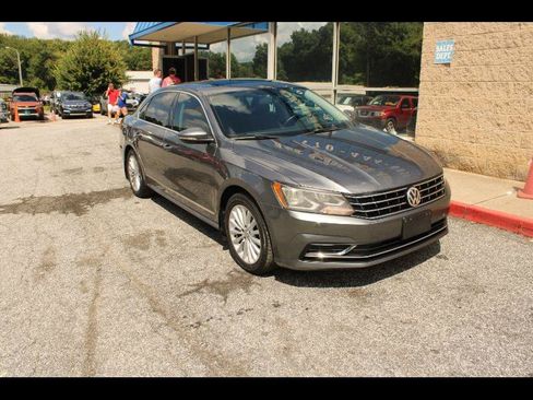 Used 2017 Volkswagen Passat 1.8T SE FWD image 1