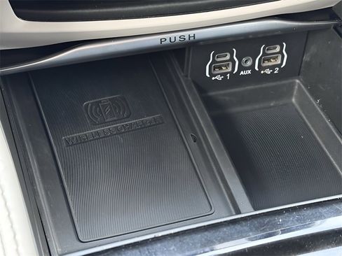 Used 2022 Chrysler Pacifica Limited image 19