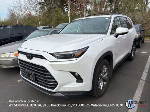 Used 2025 Toyota Grand Highlander AWD image 1