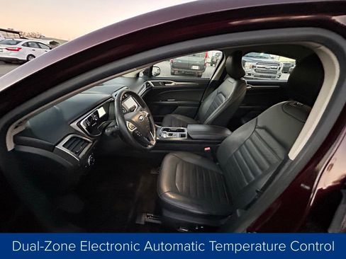 Used 2017 Ford Fusion SE w/ Fusion SE Technology Package image 26
