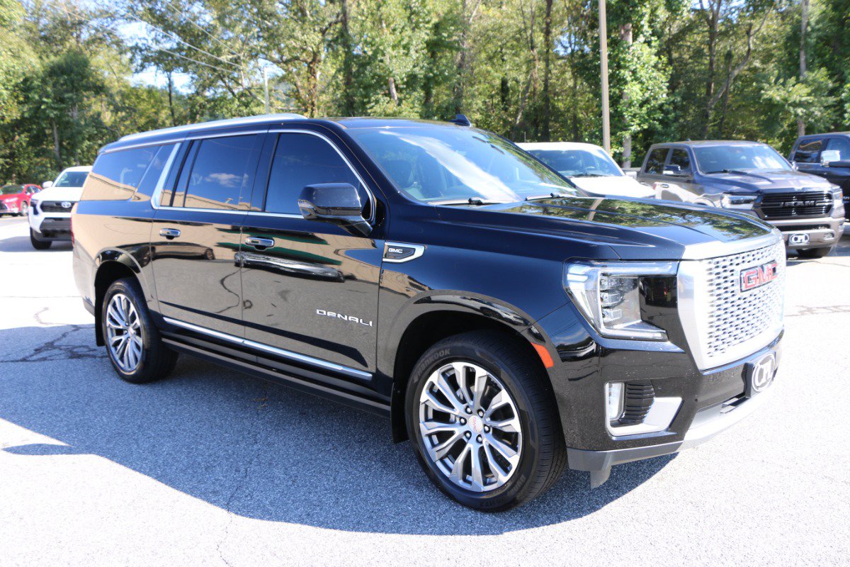 Used 2021 GMC Yukon XL Denali w/ Denali Premium Package AWD/4WD image 10